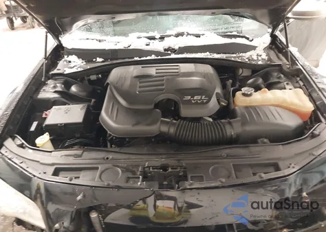 2016 Chrysler 300C Platinum z USA, uszkodzony, nr VIN 2C3CCASG3GH124181